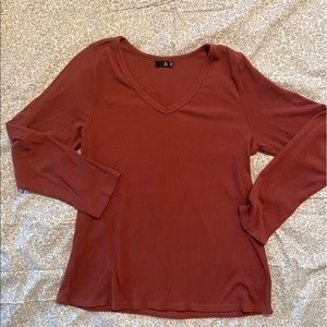 Ampersand Ribbed V Neck